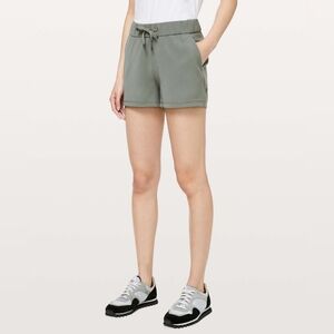 Lululemon Athletica Women's Gray Woven On The Fly Shorts Size 2